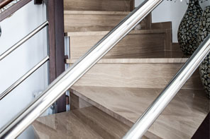 Serpeggiante simple staircase marble