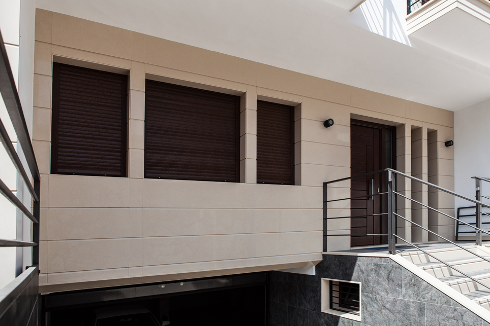 Emplacado exterior viselado