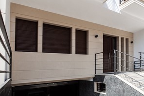 Emplacado exterior viselado