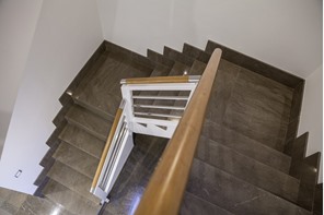 Escalera con Bocel en Inglete 