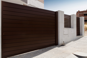 Valla emplacada en Blanco Macael Agujardada