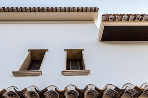 Recercos Ventanas sencillos con solero con moldura invertida