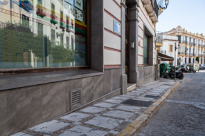 Zocalo con Faldon en tres Rematado con Botecino