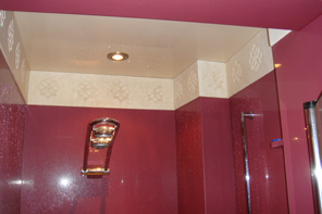 Emplacado Silestone con detalles en Piedra Caliza
